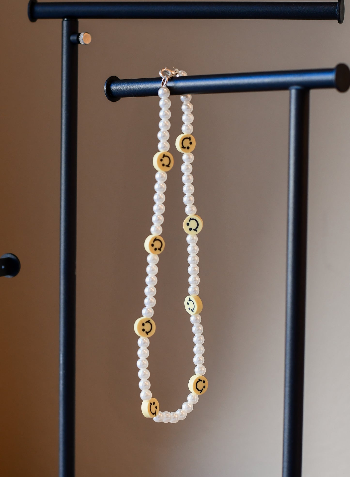 Smiley pearl necklace