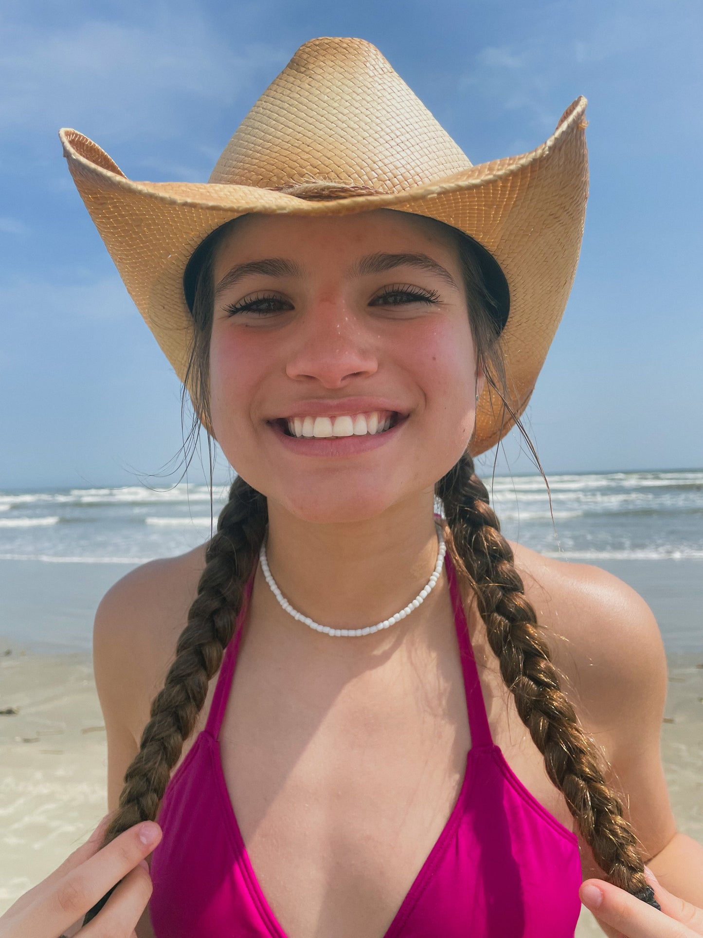 Looking for a cute and simple necklace for the beach? Meet our Hang Ten necklace.